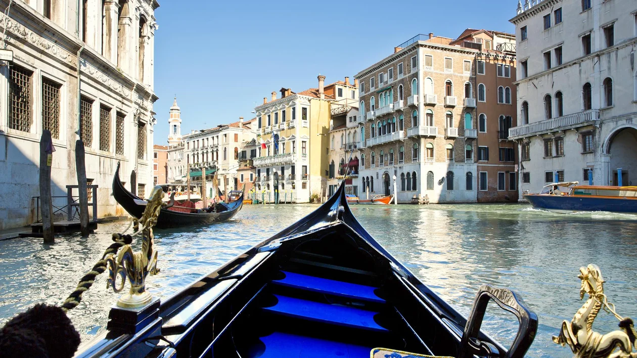 Rialto's Bridge and the Canal Grande in Venice