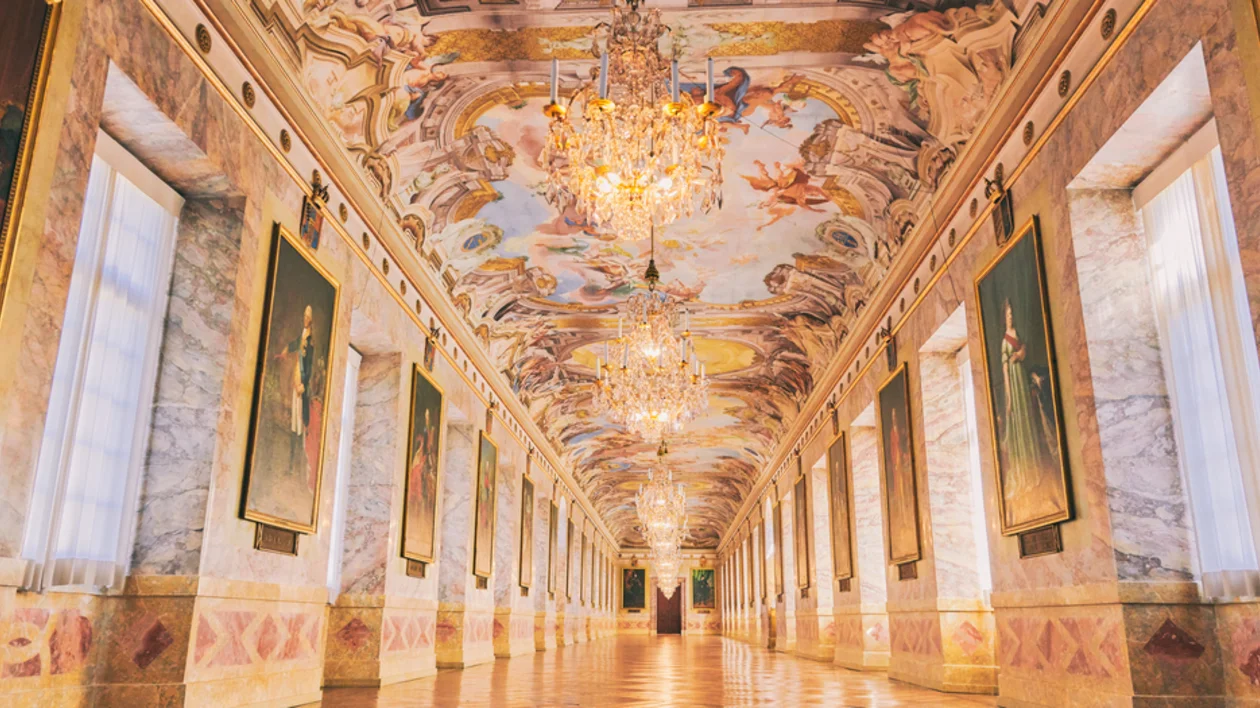 73_JPG2_Ceiling painting in the Residence Palace_3717