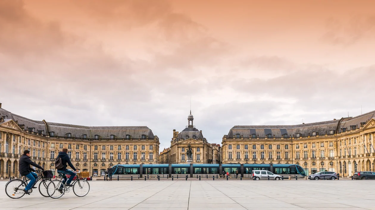 Place de la Bourse∏Fred - stock.adobe.com