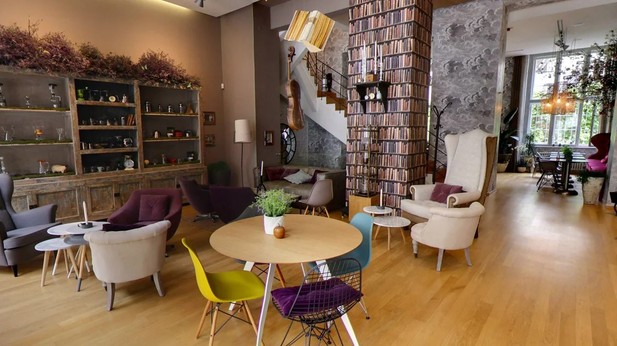 Take a top-quality coffee in main café of the well-known roasting shop La Bohème Café at Vinohrady - La Bohéme Café Prague © Kudyznudy.cz