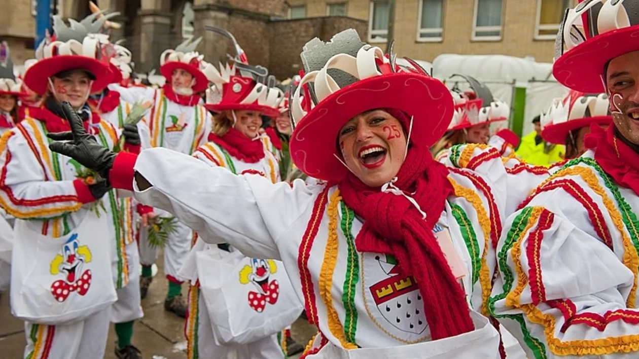 Köln: Karnevalsumzug am Rosenmontag in Köln, Germany