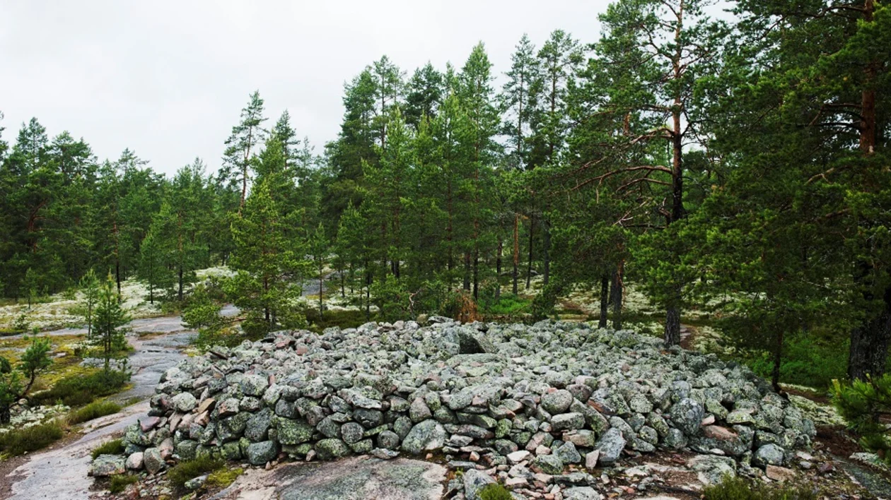 Sammallahdenmäki, Finland