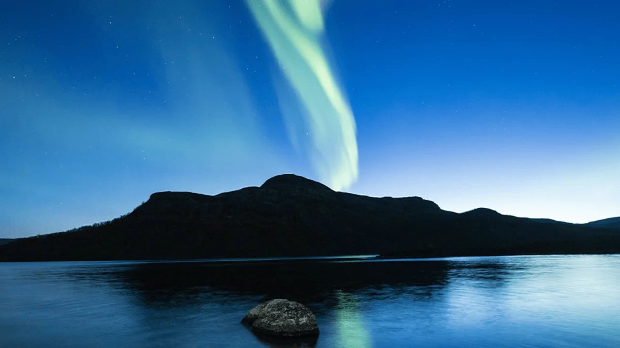 Enjoy the glowing colours of the Northern lights – already during autumn!