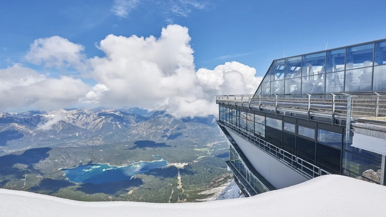 Garmisch-Partenkirchen: View of the Alps and Eibsee from the Schneefernerhaus on the Zugspitze