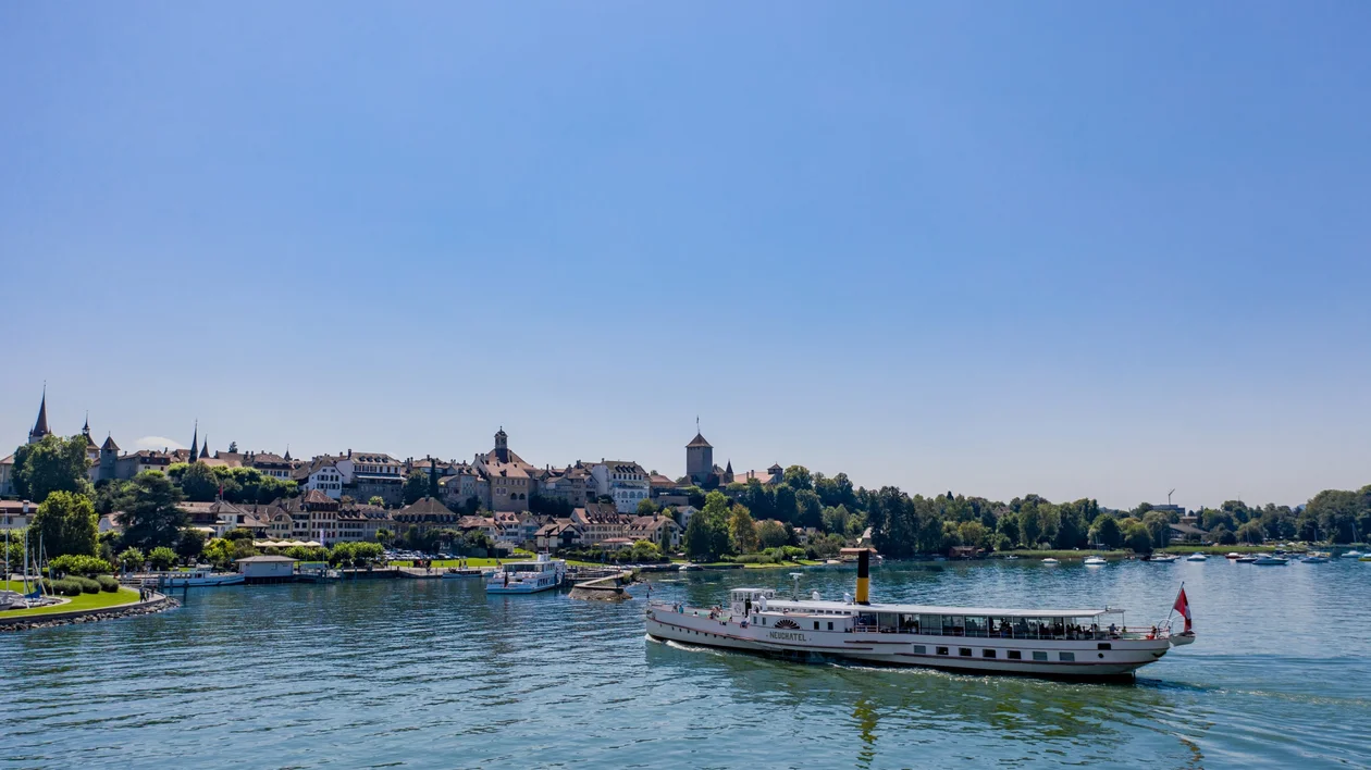 Murten - The idyllic Lake Murten with its namesake town in the background. © Simon Wicht