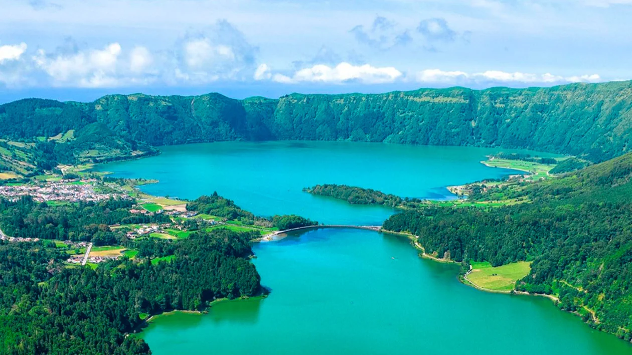 Os dois lagos na Ilha de São Miguel, Açores