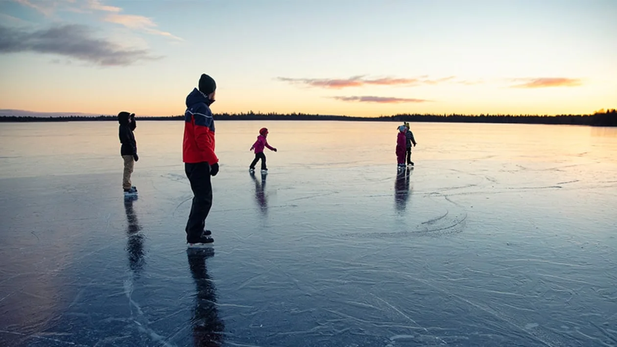 IceSkating - Skate across urban rinks or enjoy the wintery landscape on a ride over natural ice. © Harri Tarvainen