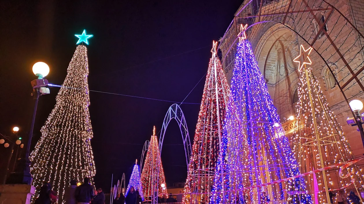 Christmas street decorations. ©Mr Wang Yanjun