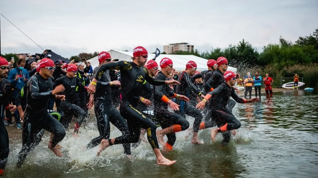 Ironman participants race into the waters of Harku Lake. © Ironman Tallinn