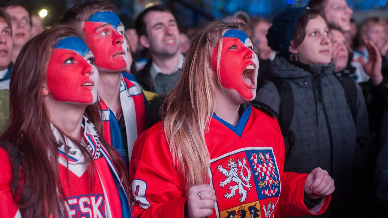 Czech ice hockey fans ©Shutterstock.com Jdrw25