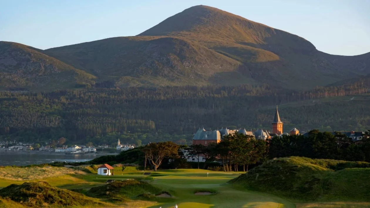 Royal County Down golf course at the foot of the Mourne Mountains, County Down. © Tourism Ireland
