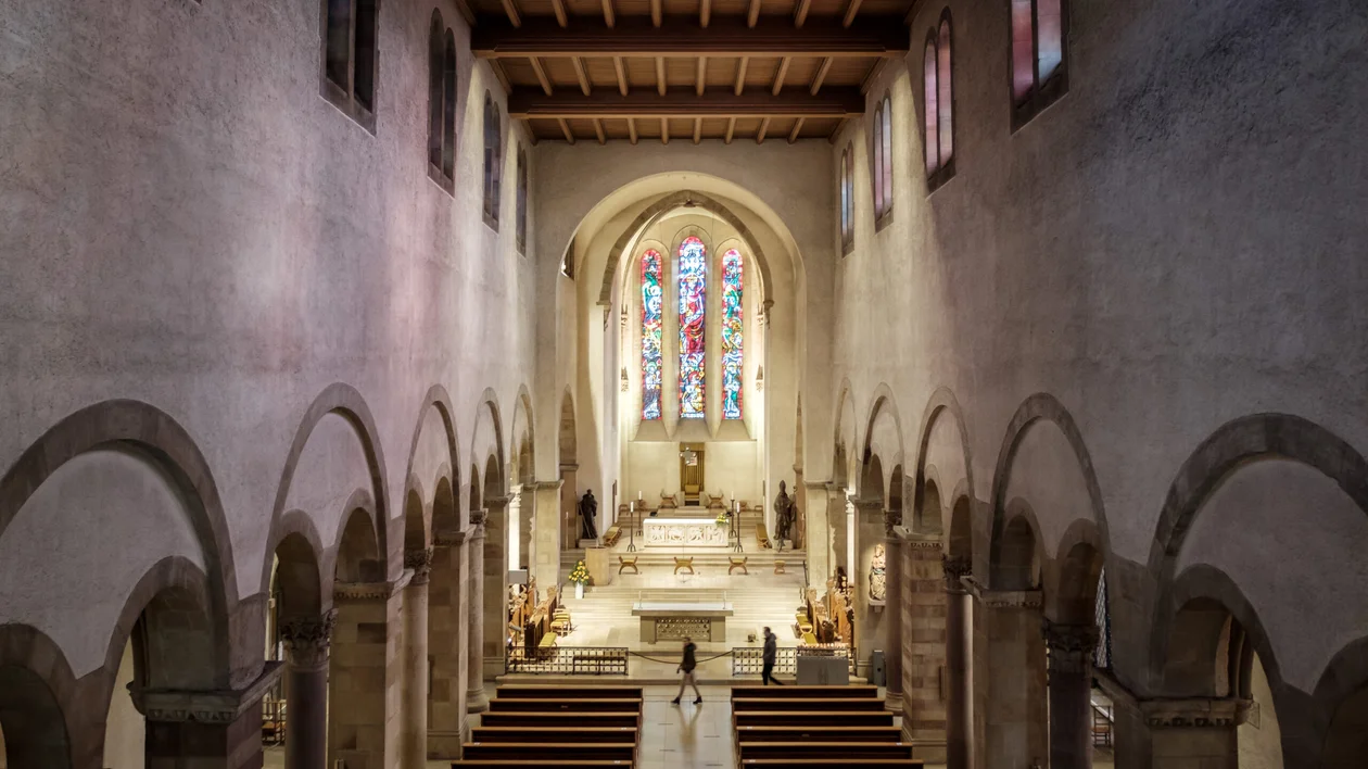 St. Willibrord Basilica in Echternach whose crypt houses a sumptuous white marble sarcophagus, containing the mortal remains of Saint Willibrord. © Pancake! Photographie