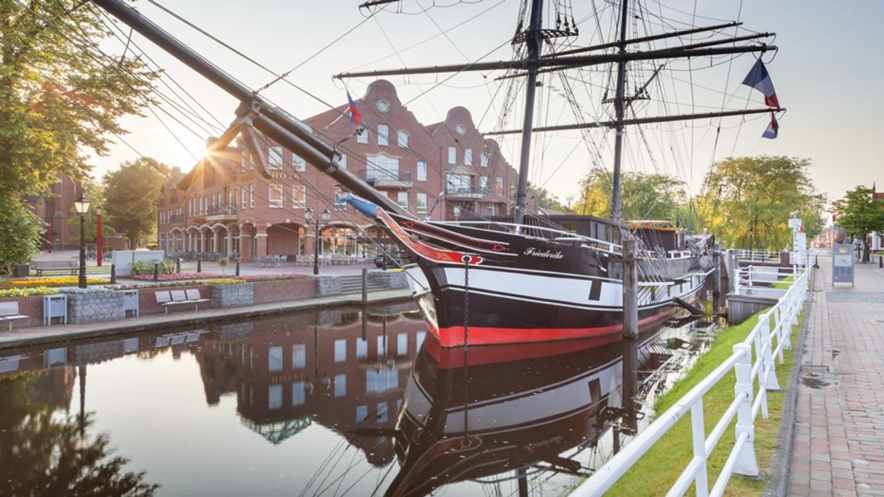 Papenburg: Ship in a sea port. ©Lookphotos/Christian Bäck