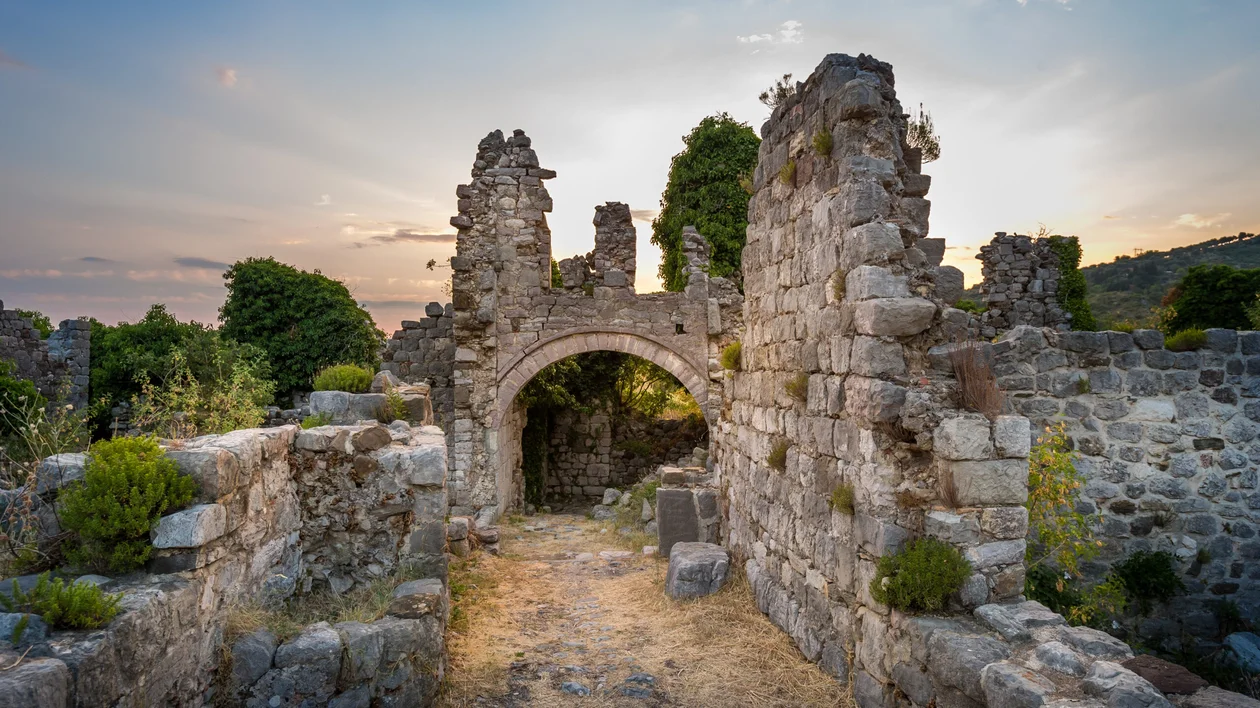 Stari Bar, Montenegro. ©Shutterstock/Nikiforov Alexander