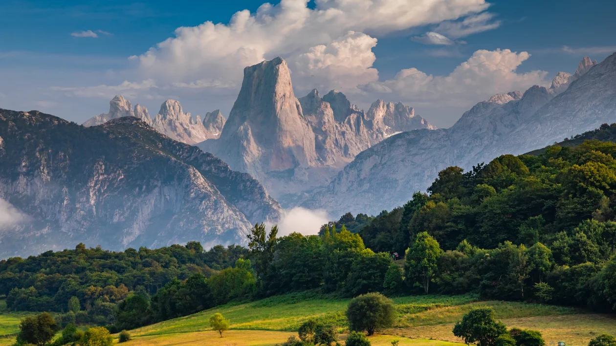One of the most representative views of the Picos de Europa: the majesty of the famous Naranjo de Bulnes peak
