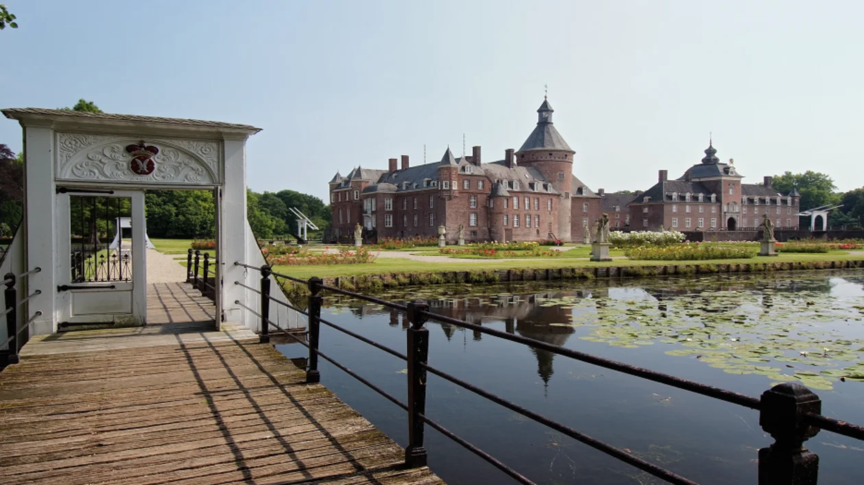 Isselburg: Anholt Moated Castle built in the Dutch Baroque style