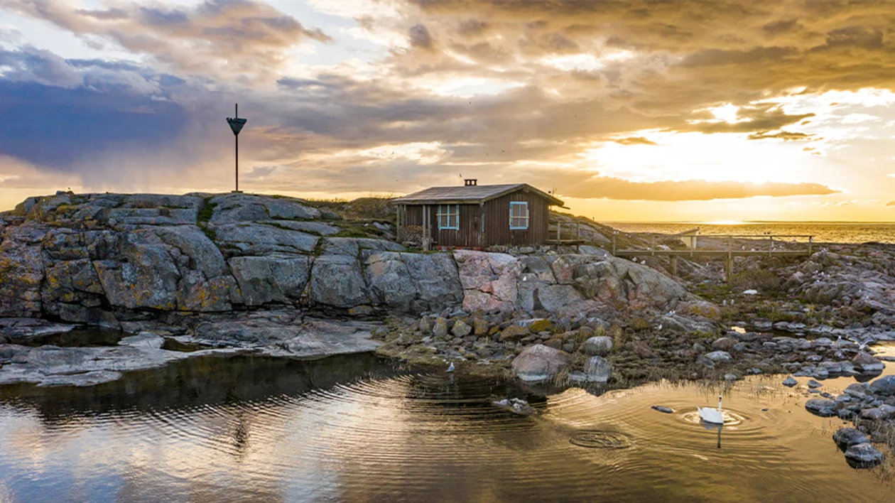 Klovharu, a small rocky island that is part of the Pellinge Islands, was home to Tove Jansson’s summer cottage, where the writer and creator of the Moomins regularly recharged with her partner.