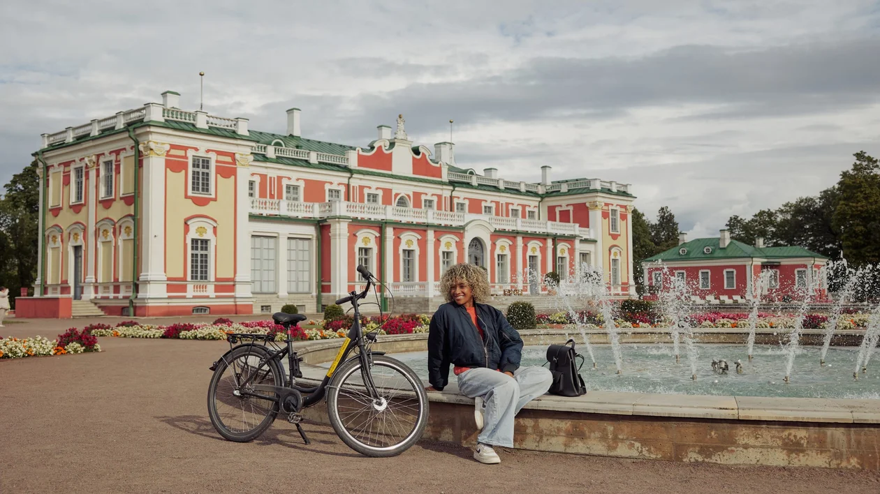 View of Kadriorg Palace and its fountain in Tallinn, a Baroque landmark surrounded by gardens.