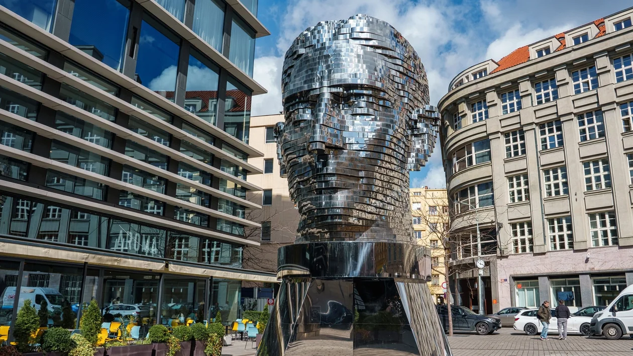 Kinetic sculpture of Franz Kafka’s head by David Černý — 42 rotating stainless‑steel layers