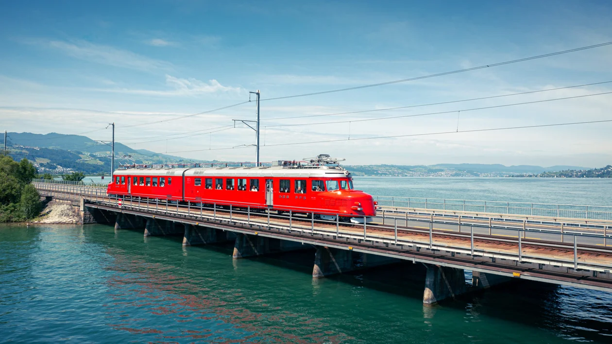 Red Arrow Churchill train crossing a bridge over Lake Zurich
