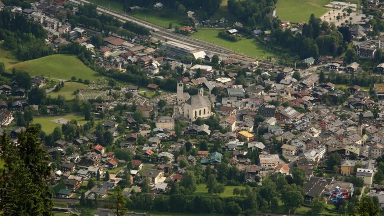 The view of Kitzbühel is especially from the top of Hahnenkamm.