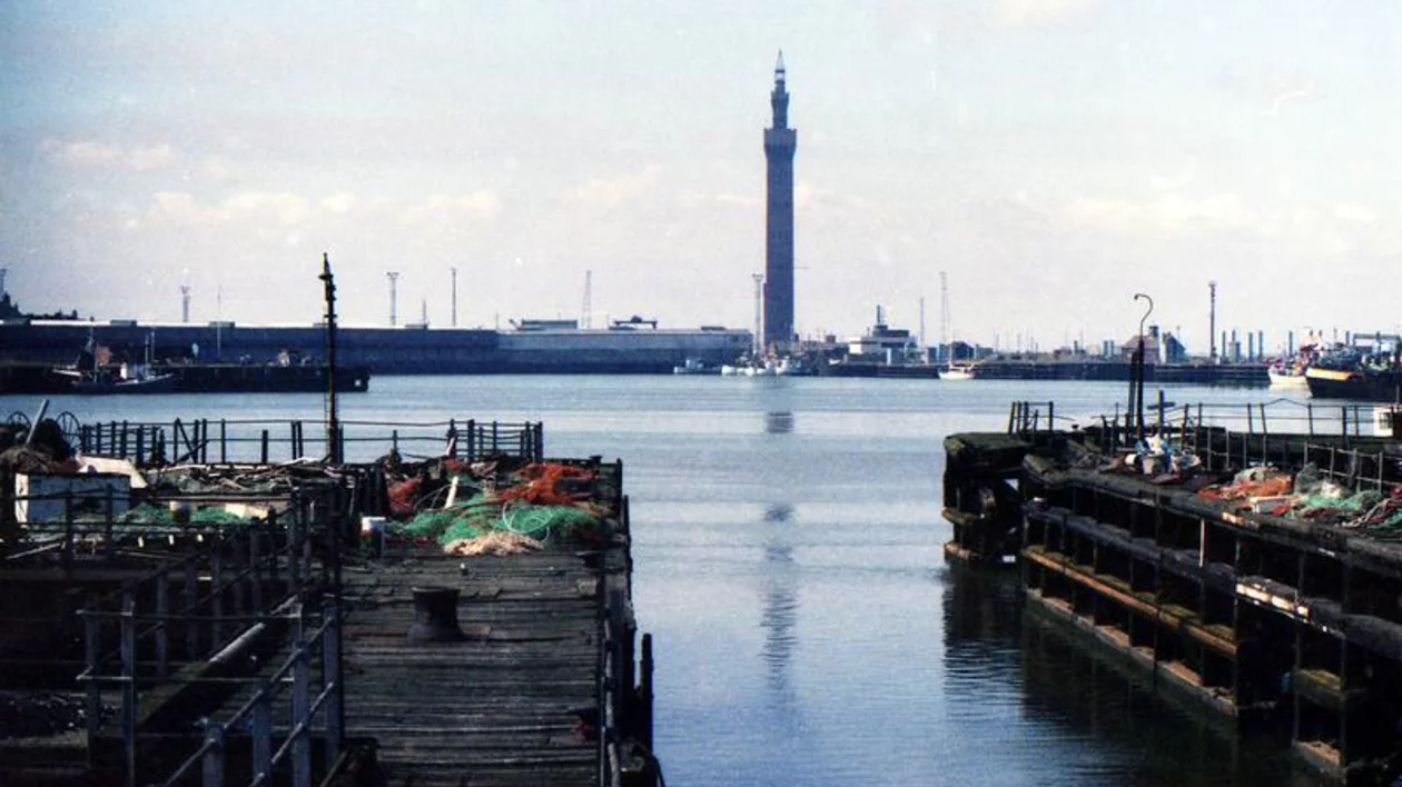 Grimsby Fish Docks Experience the charm of a true fishing port of Grimsby Fish Docks in Britain. 