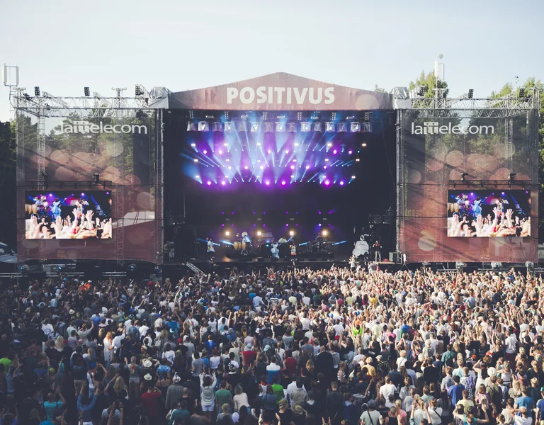 Big event in Latvia with many prople dancing