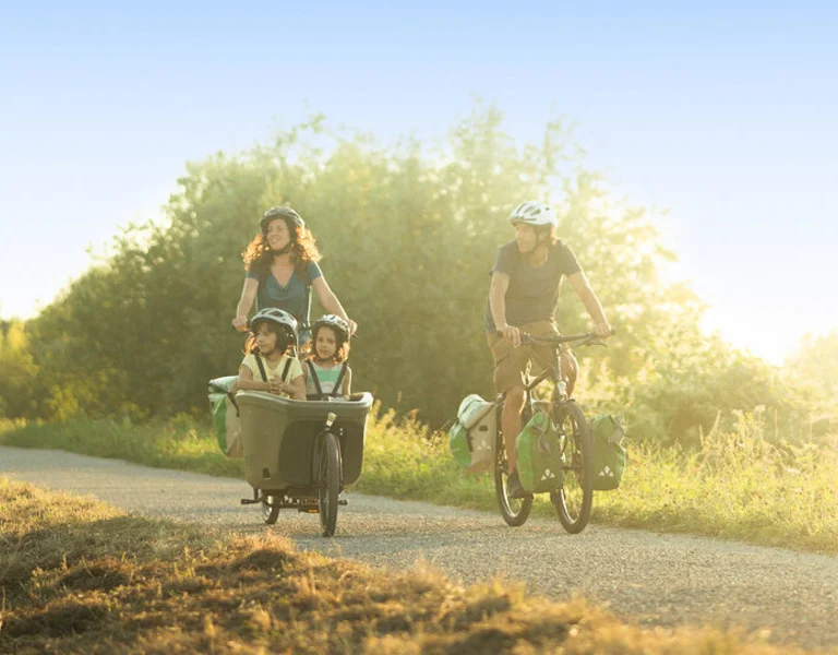 happy family riding Flemish cyclist routes