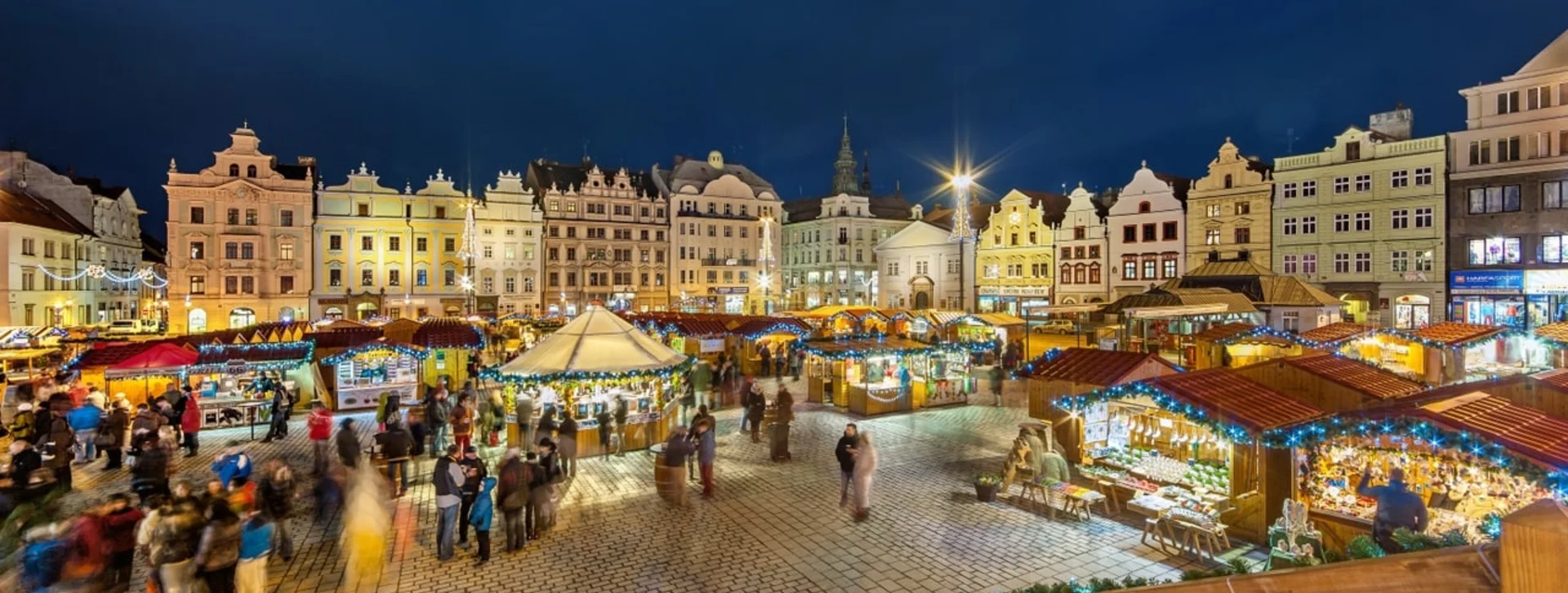 Welcome to the twinkling Christmas market in Pilsen!