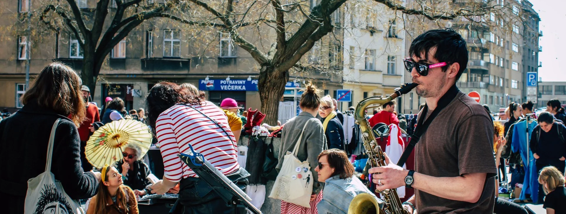 Find treasures from wardrobes and attics at the Heřmaňák flea market.