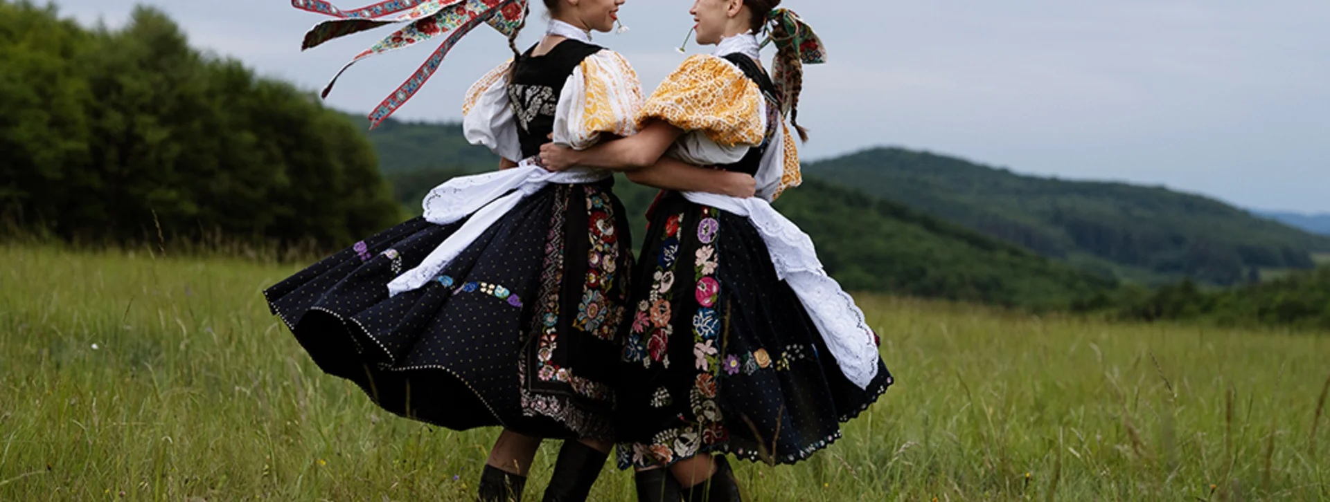 Discover the rich cultural heritage of Slovakia – from folk costumes to dance and music. Amazing folk traditions from Podpoľanie will take your breath away.