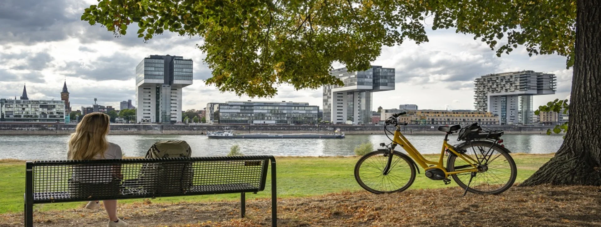 Be sure to stop and enjoy the scenery on your bike tour, here a view of the Rhine at Poller Wiesen in Cologne.