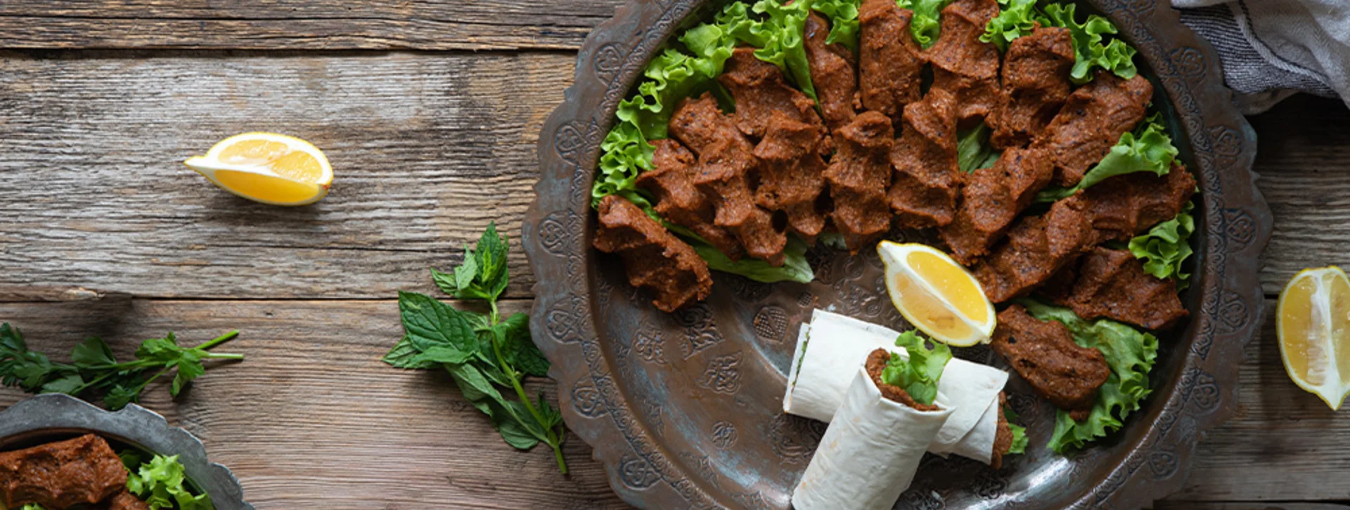 Hungry on the run? Try spicy bulgur köfte (Çiğ Köfte), a popular Turkish street food.