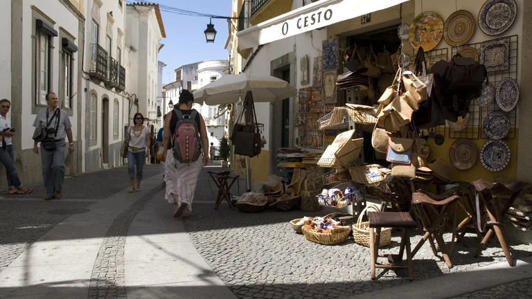 Shopping cork articles in Alentejo
