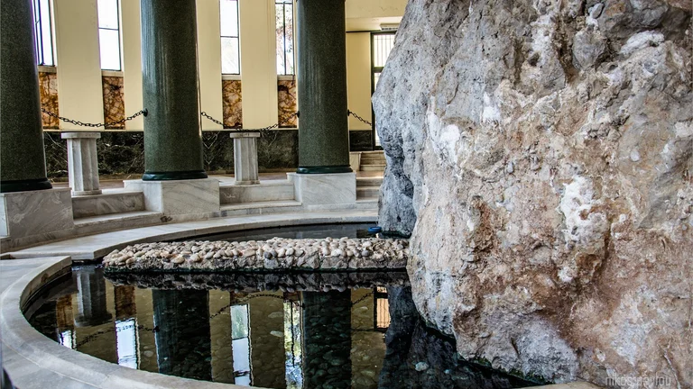 10a. Loutraki - Classic bouvette