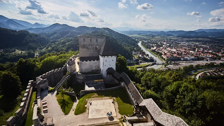 COVER F012458-stari_grad_celje_by_nina_kurnik_3-photo-m