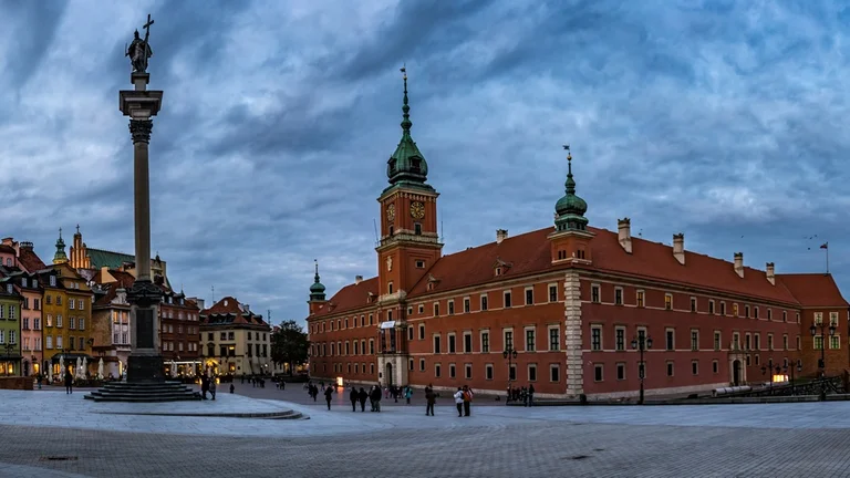 fot.2. warszawa_zamek_plaz_zamkowy_1000x525