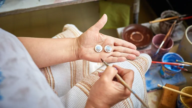 Painted beauty from Modra, whether it is a jug or chic jewellery, is one of the most stylish traditional souvenir from Slovakia