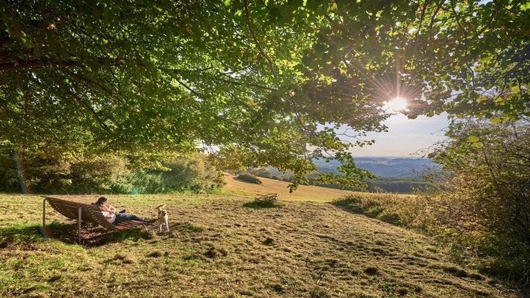 Relax along the Herzweg, a circular trail at Schaumberg mountain