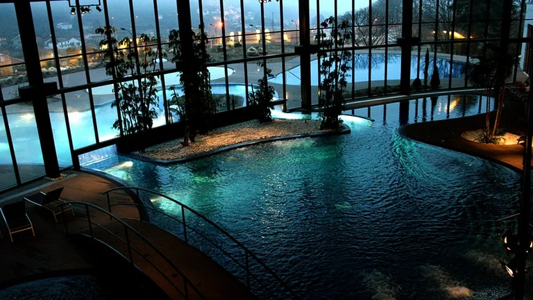 Spend a starlit evening in the H2otel aquadome
