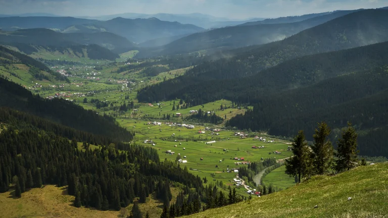 Enjoy the valley view at Ciocănești Village, Romania