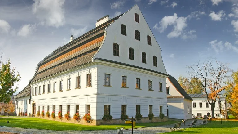 Put your hand to work in the Handmade Paper Mill in Velké Losiny