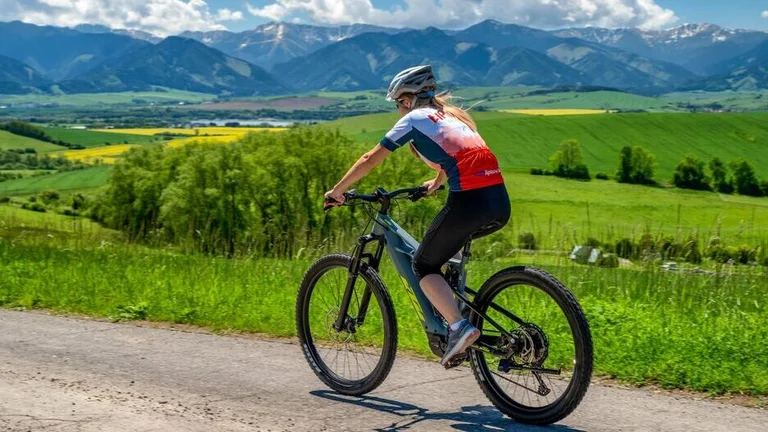 Glide along a network of 850 km of marked cycling trails, here in Liptov, that highlight cultural sights, wonderful views, and dazzling mountain scenery