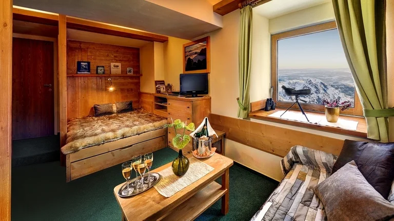 If you want more, opt for a cozy stay in one of the two rooms. According to the prestigious travel magazine GEO Saison, this is a most memorable European experience,