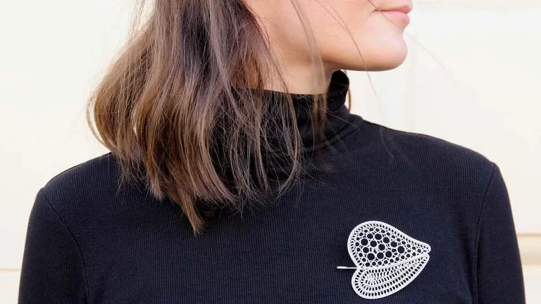 Wire jewellery combining Slovak folk tradition with minimalist design will enhance your outfit, © ÚĽUV – Centre for Folk Art Production