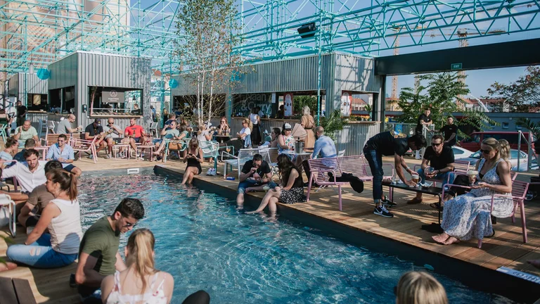 Enjoy the cool atmosphere at Manifesto Market in the summer.