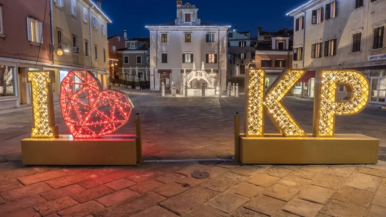 Smile at the way Koper lights up for the holidays