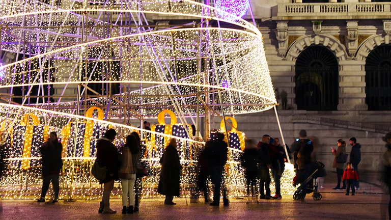 Gather under an enormous Christmas tree of light in Porto ©visitporto