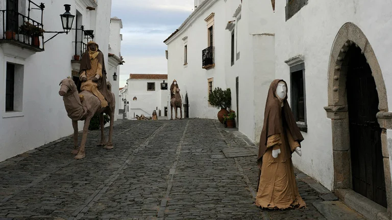 Find charming nativity scenes in the streets of Monsaraz