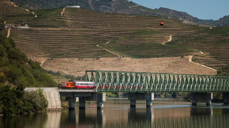 Enjoy different perspectives crossing iron bridges on the Miradouro line.